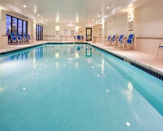Pool. Gym. Your Next Trip! - Oconomowoc - Pool
