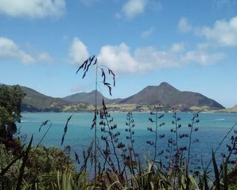 Stunning location at Little Munro Bay Whangarei Heads - Whangarei Heads - Building