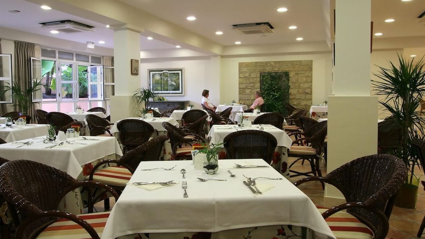 Apartamentos Jardin Del Conde