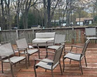 1 bedroom 1 bathroom apartment\n - Johnston - Balcony