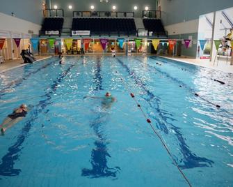 The Olympic Lodge - Aylesbury - Pool