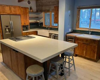 Stillwater Getaway House - Columbus - Kitchen