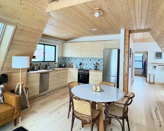 Stylish Nordic A-frame in Downtown Victor - Victor - Cucina