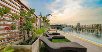 維初安公寓式酒店 - 曼谷 - 游泳池