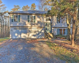 Resort Perks & Lake Access: Poconos Retreat - Pocono Summit - Edificio