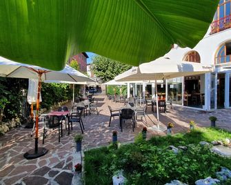 Hostal Ansonea - Bera - Serambi