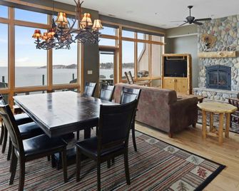 Superior Shores Resort - Two Harbors - Essbereich
