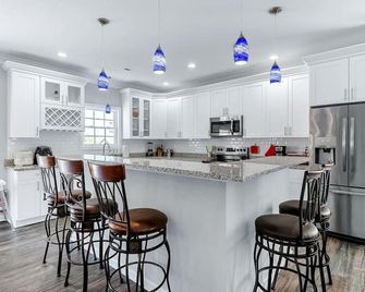 Bright and spacious 4BR, 2.5Bath-Pets welcome - נורפולק - מטבח