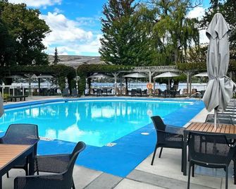 Okanagan Lakefront Condo 2 Bed/2 Bath - Vernon - Piscine