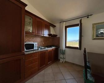 Hotel I Menhirs - Annunziata - Kitchen