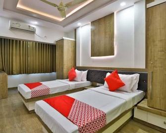 Hotel Centre Point - Mundra - Bedroom