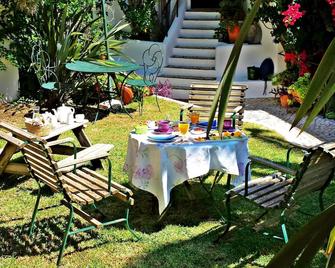 أوما كازا إيه بيرا سول - لاغوس (البرتغال) - شرفة مرصوفة