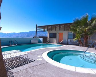 The Getaway 1BR #4: Pool, Mountain View, Kids/Pets welcome - Desert Hot Springs - Pool