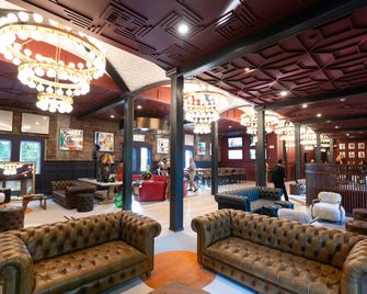 The Albion Summit - Summit - Area lounge