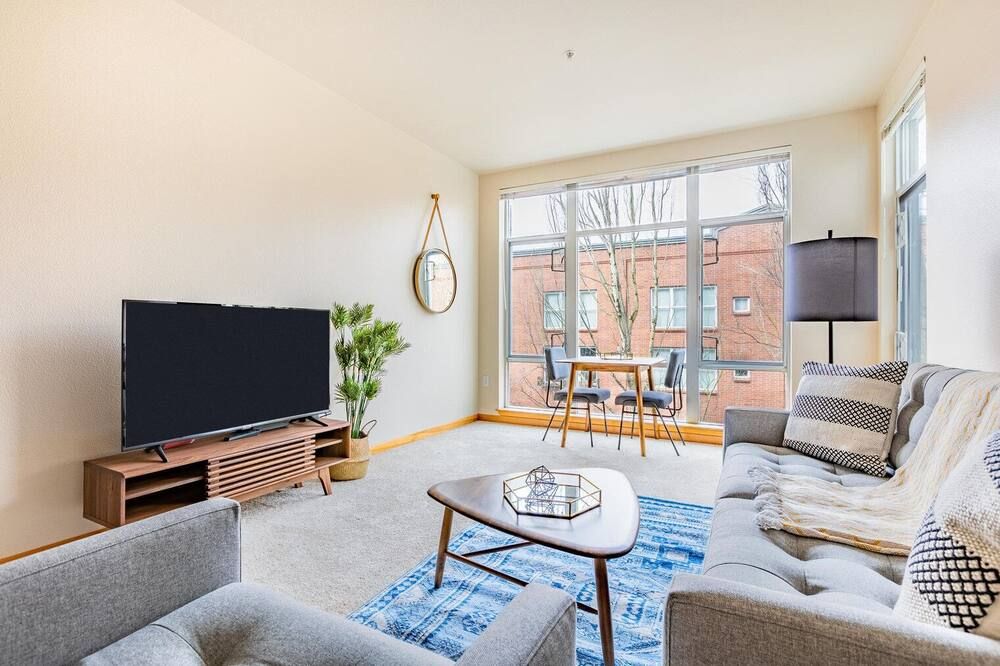 Chic Hillsboro Studio, by Blueground - פורטלנד - סלון