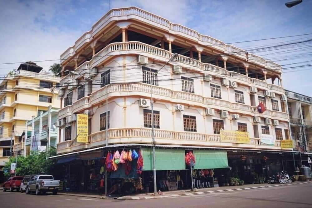 لاو تشاليون هوتل