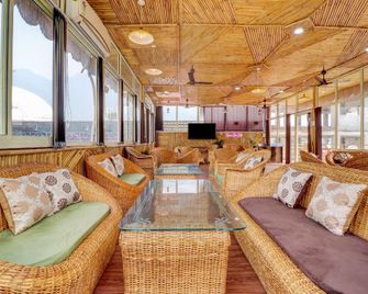 Hotel O Tapovan Rise Cottages And Cafe - Rishikesh - Σαλόνι