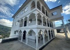 After 5 Apartment 2 3 bedroom - Freetown - Building
