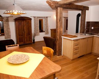 Waterwheel apartment at Kamenný potok - Český Krumlov - Essbereich