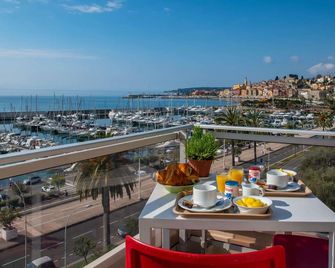 Ibis Budget Menton - Menton - Parveke