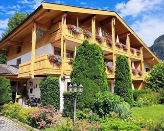 Double room with balcony, breakfast - Patricia, House - Lofer - Gebäude