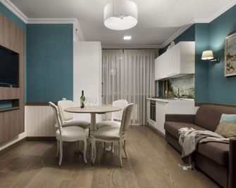 تسينتروم هوتل - تشيسيناو - غرفة طعام