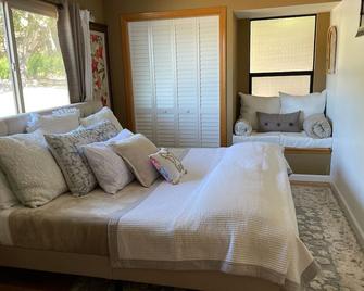 French Inspired Cottage on Boutique Farm - Arroyo Grande - Bedroom