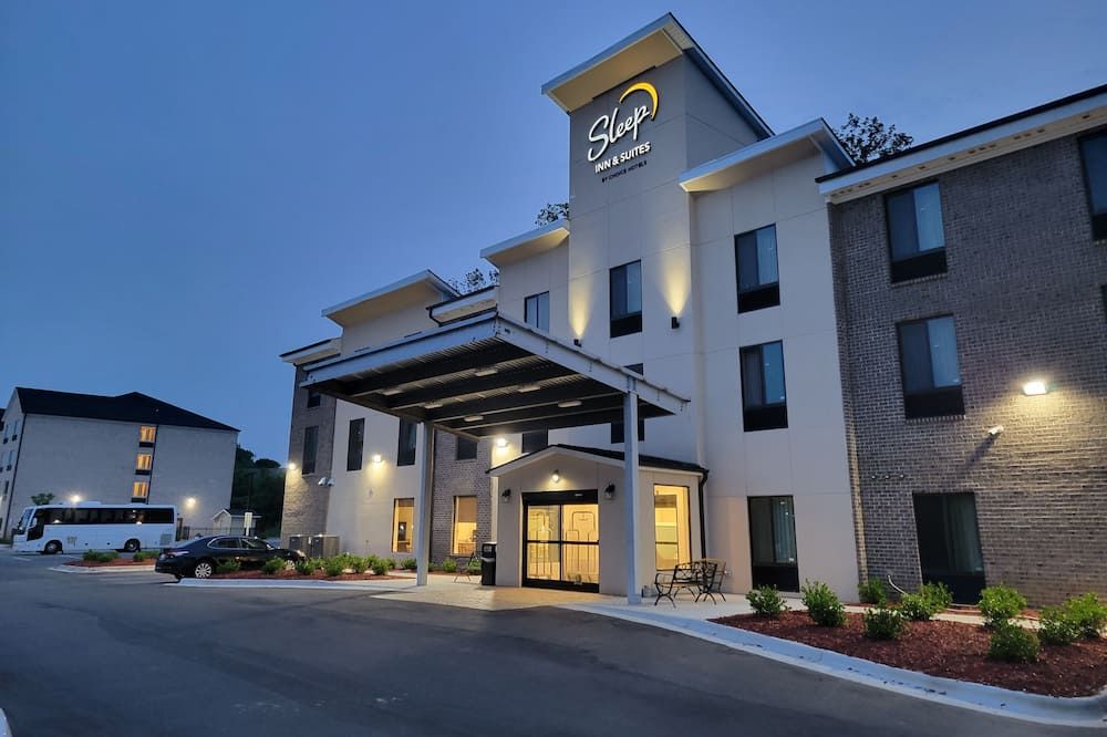 Sleep Inn & Suites - Coliseum Area thumbnail 2
