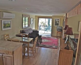 Dragon's Lair / Garden Loft, Very Private, Cov. Gar. 1 Br. 1 Ba. 1 Mi To Ms. - Mount Shasta - Dining room