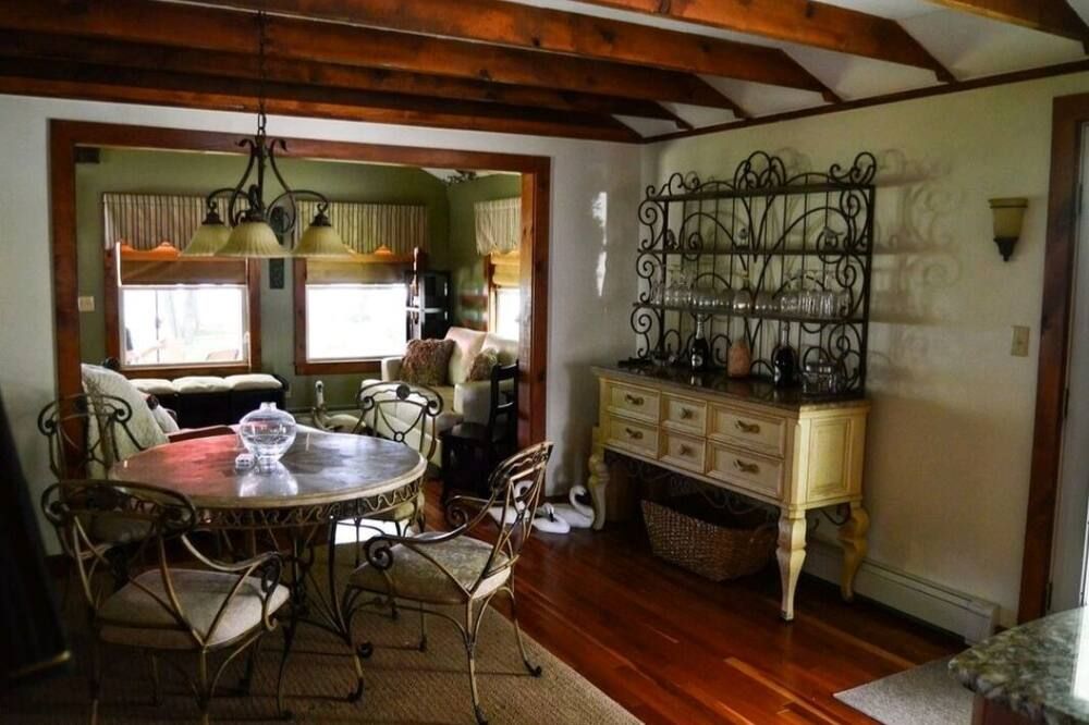 Charming Cottage On The Water With Beautiful Views