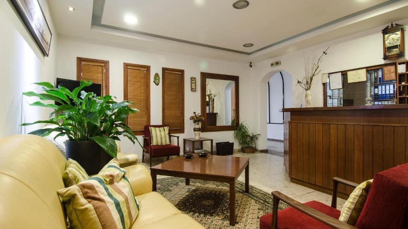 Pigeon Beach Hotel Apartments