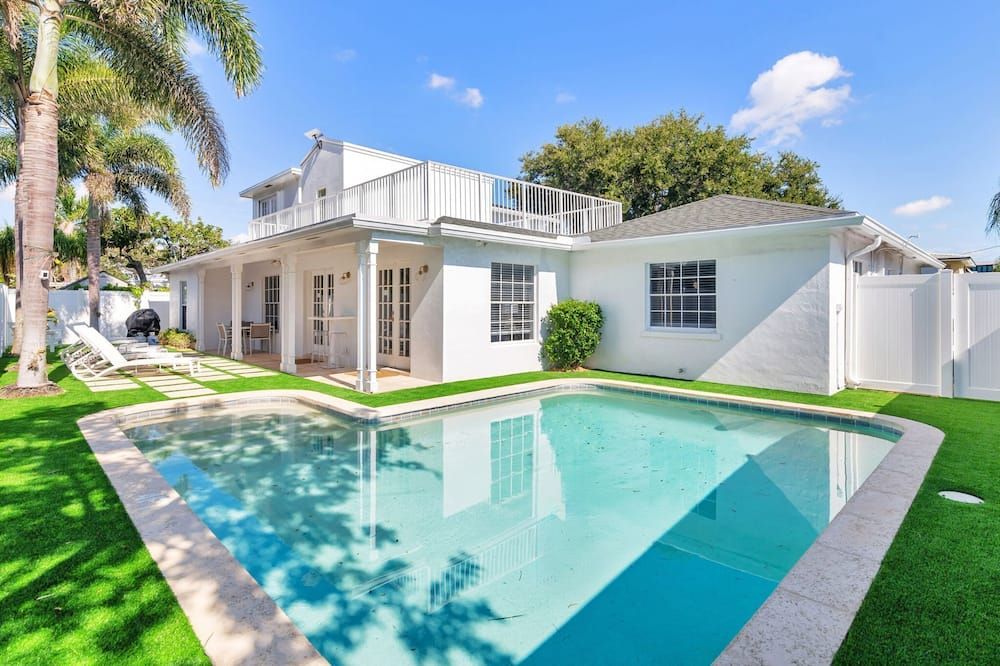 New! 6 Bedroom - Luxurious Estate + Heated Pool - ווסט פאלם ביץ' - בריכה