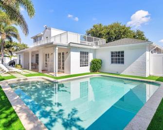 New! 6 Bedroom - Luxurious Estate + Heated Pool - ווסט פאלם ביץ' - בריכה