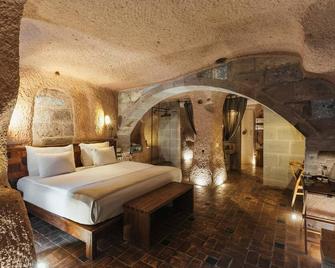 Millstone Cave Suites Hotel - Uchisar - Bedroom
