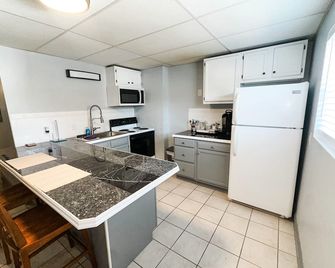 Stay On Festus Main 2 bedroom 1.5 bath Near Mercy - Festus - Cucina