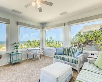 The Good Stuff | Oceanfront - Virginia Beach - Living room