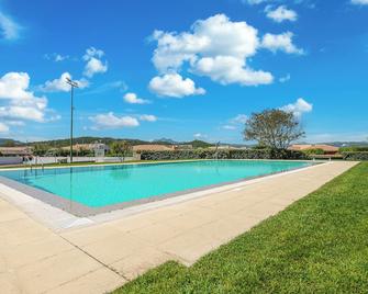 Villa Rosa - Baia Sardinia - حوض السباحة