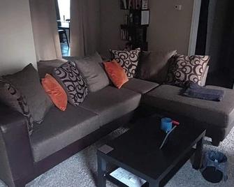 Experience McDonough near Atlanta Motor Speedway - McDonough - Living room