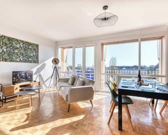 Le Super 8 - Free Parking, Balcony, 100m2, Wi-Fi - Angers - Living room