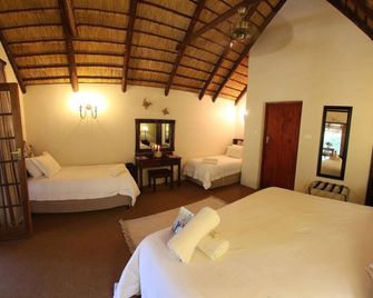 Insingizi Lodge - Mid Illovo - Bedroom