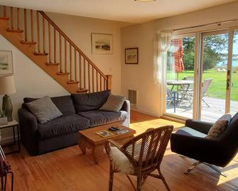 Beachfront Paradise in North Fork - Jamesport - Living room