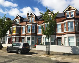 Titanic Guest Boutique Accommodation - Belfast - Building