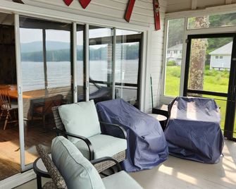 Lake Buel Waterfront - 4 Bedrooms with private dock - New Marlborough - Sala de estar