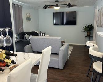 The Dolce Cabana located on the golf course in beautiful Diamondhead, MS. - Diamondhead - Restaurant