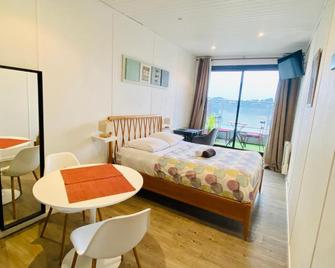 Apt 204, Vue Mer, Accès plage Trestraou, Perros-Guirec - Perros-Guirec - Bedroom