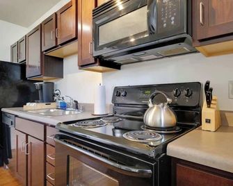 Historic Charm In Guthrie Coke Lofts - Louisville - Kitchen