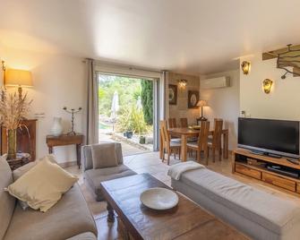 Gite Provençal - Grospierres - Huiskamer