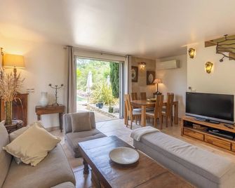 Gite Provençal - Grospierres - Вітальня