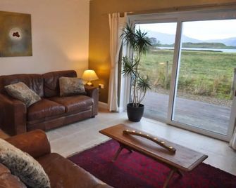 Lurach Flat - Appin - Living room