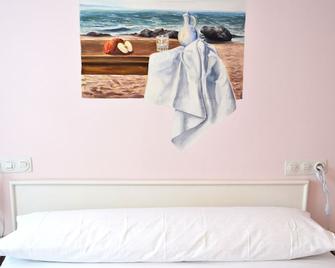 Hostal Isabel Ii - Figueres - Schlafzimmer